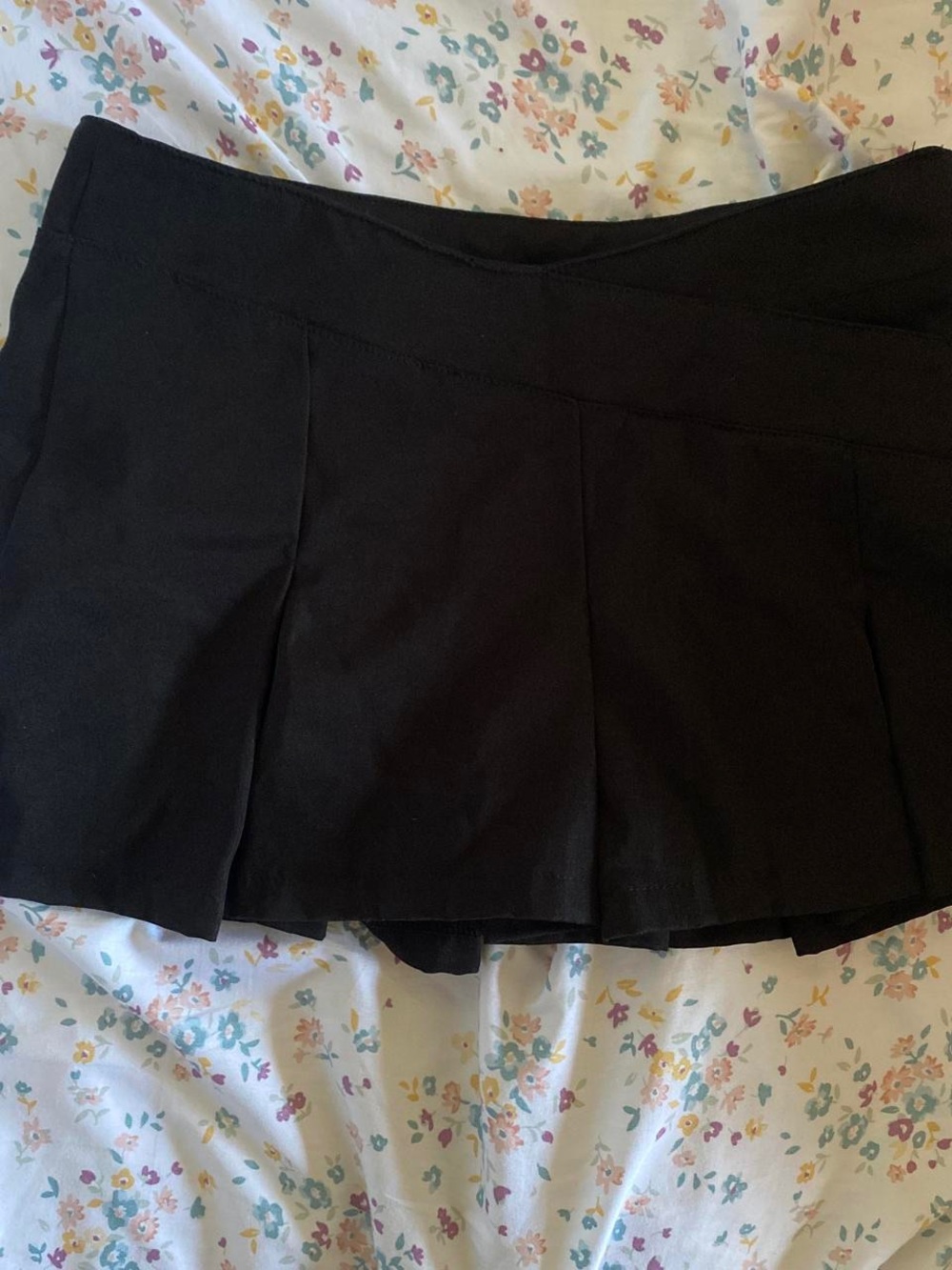 SHEIN Black Pleated Mini Skirt